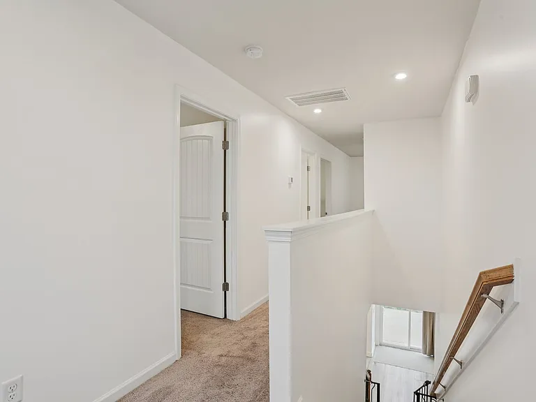 207 Mount Royal Ct — Photo 33