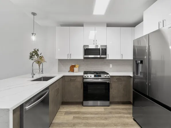 412 Whiton Street image 2 of 40