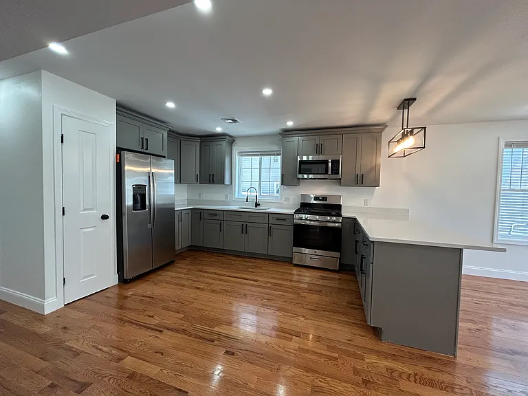 143 W Clifford St #1 — Photo 7