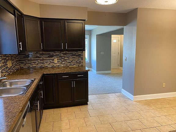 4th image of 49 Red Oak Dr