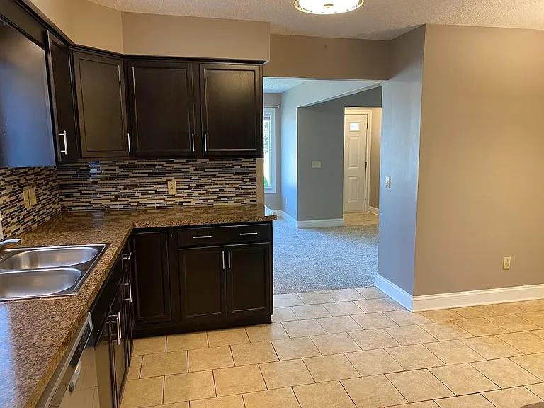 49 Red Oak Dr — Photo 4