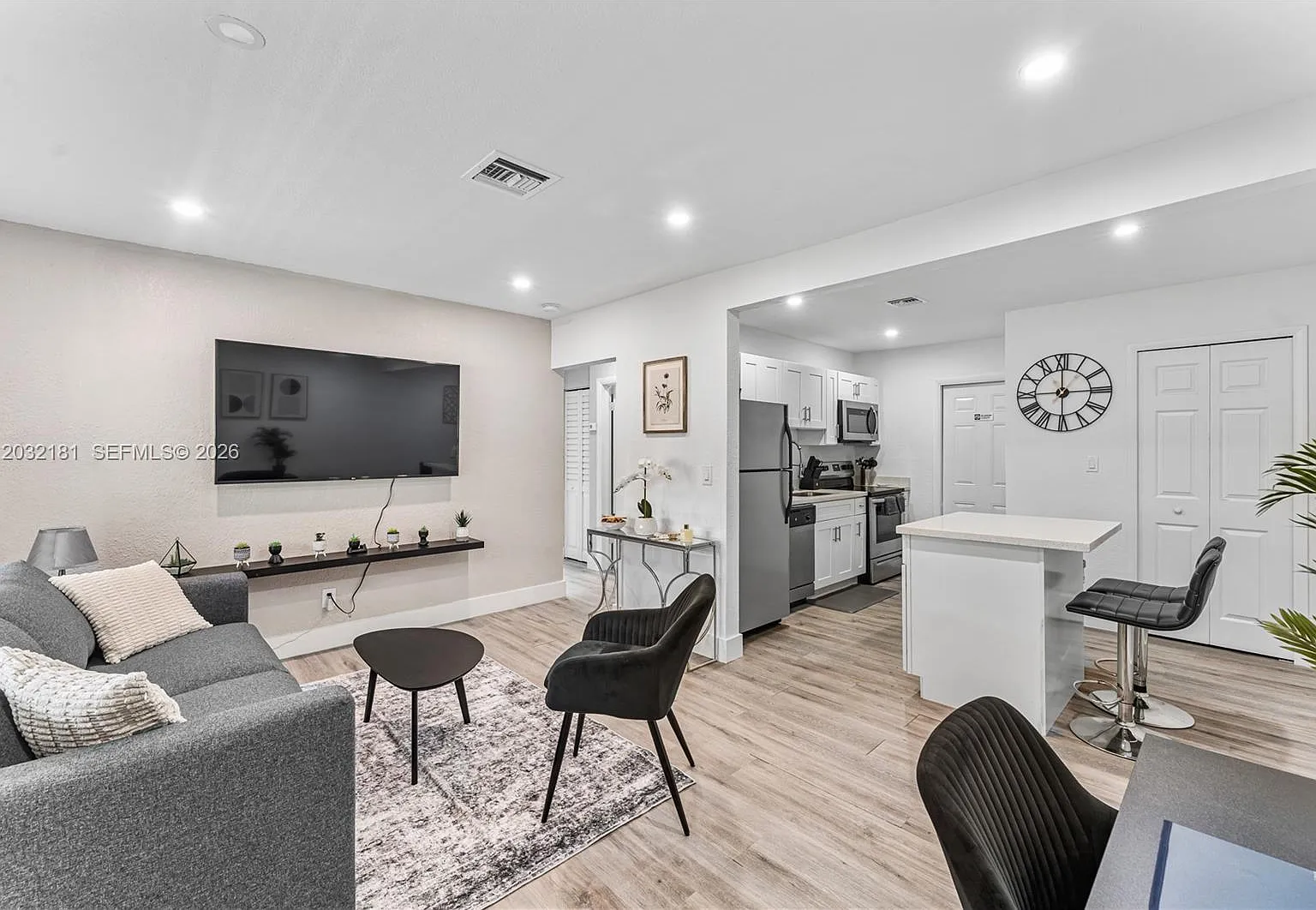 Biscayne Court — Photo 1