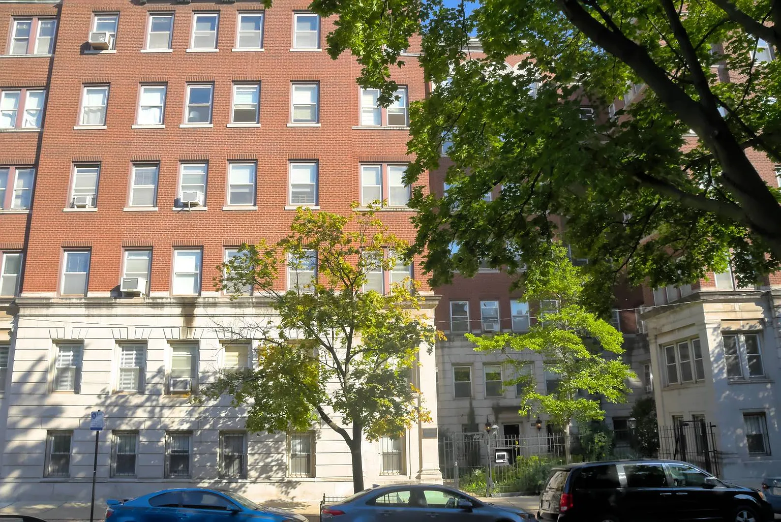 1052 W Balmoral Ave APT 5F photo 1