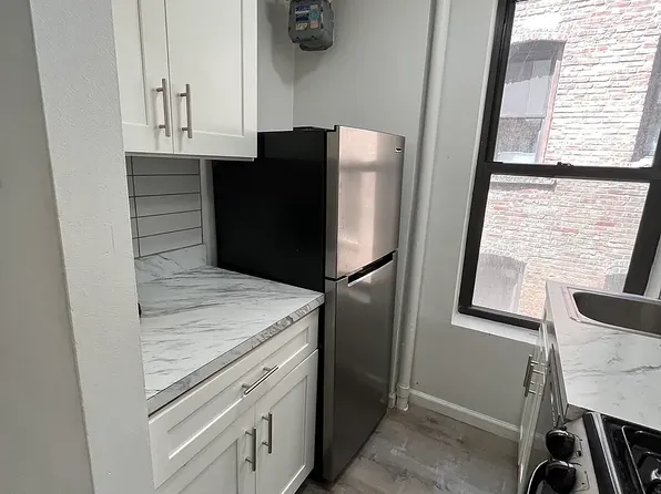 542 E 82nd St APT 14, New York, NY 10028