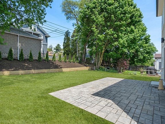 3rd image of 33 Fendale Ave