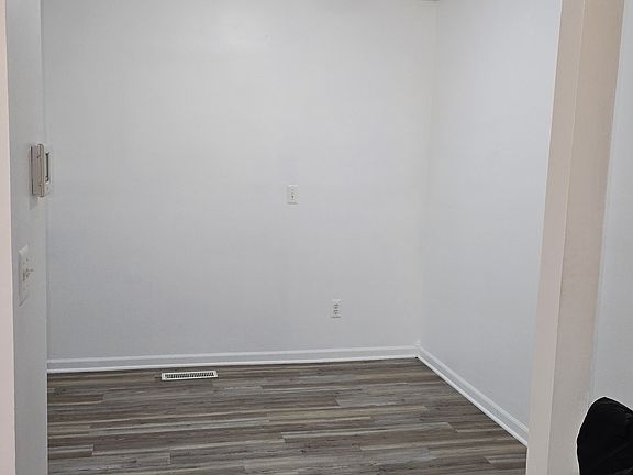 3rd image of 5179 Springdale Blvd
