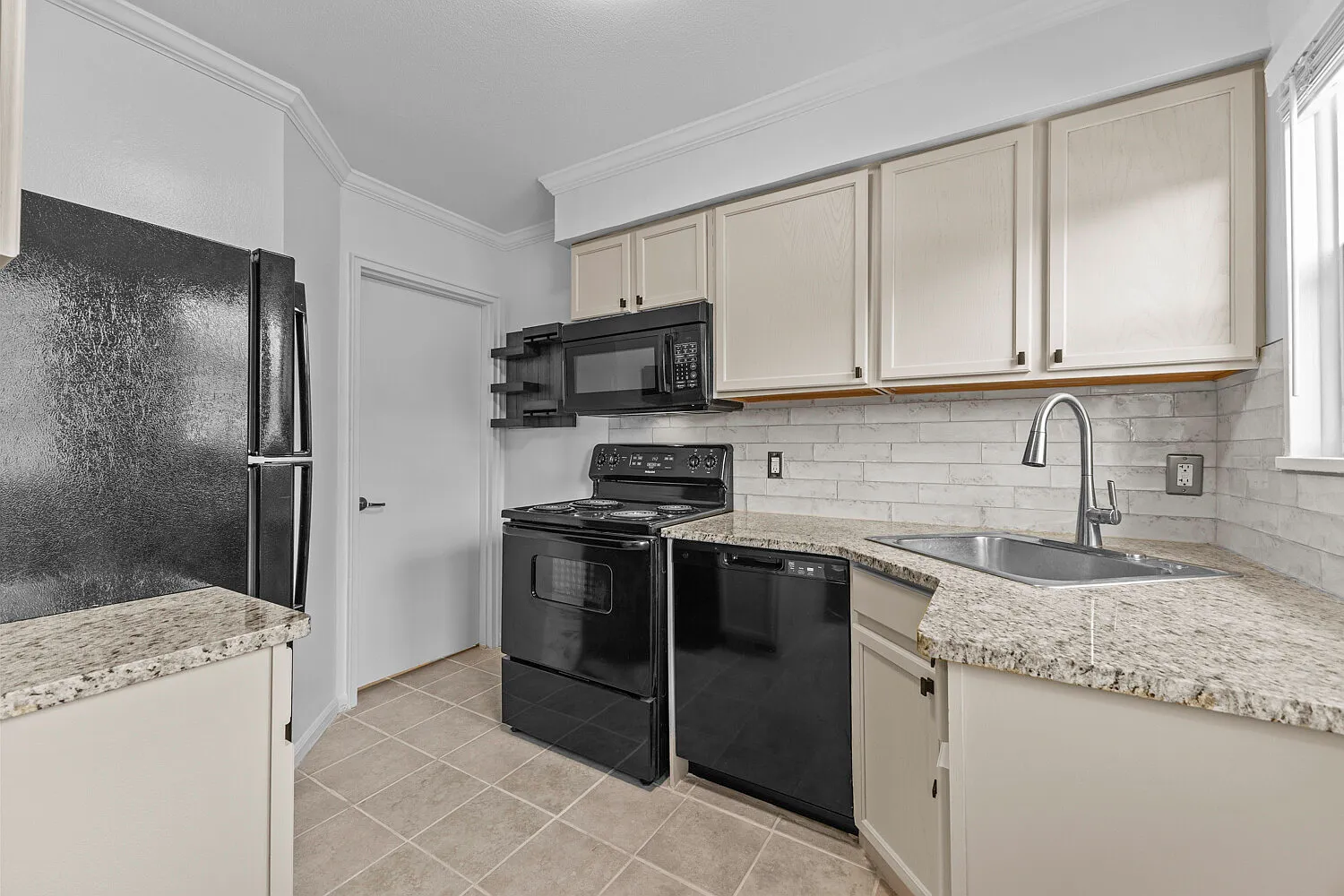 2 bed, 1000 sqft, $1,700 — Photo 4
