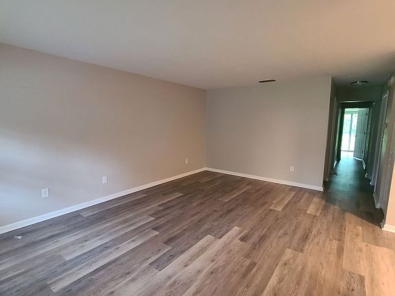 4th image of 206 NE 42nd Pl #A