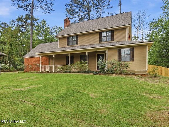 2nd image of 210 Magnolia Trl
