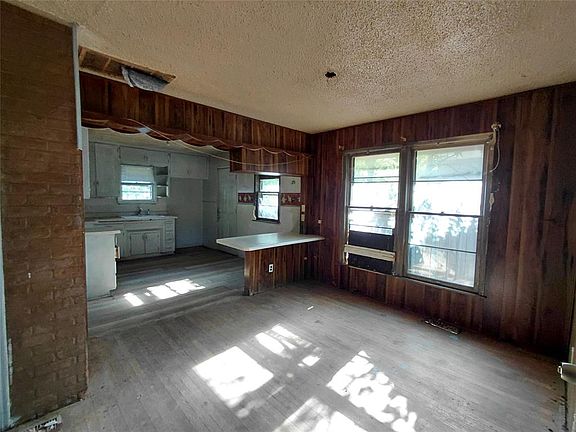 3rd image of 4012 NW 33rd St