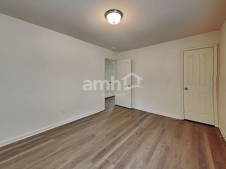 1882 Woodstone Dr — Photo 12