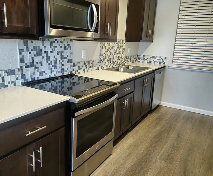 225 Cypress Ave — Photo 2