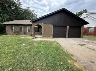 729 Penn Ln, Moore, OK 73160
