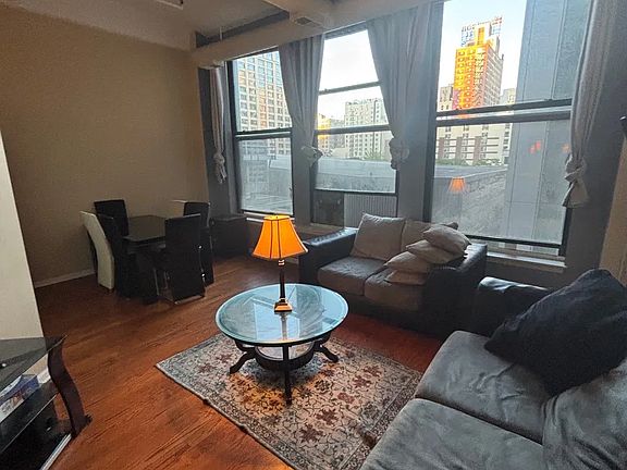 4th image of 633 S Plymouth Ct APT 303