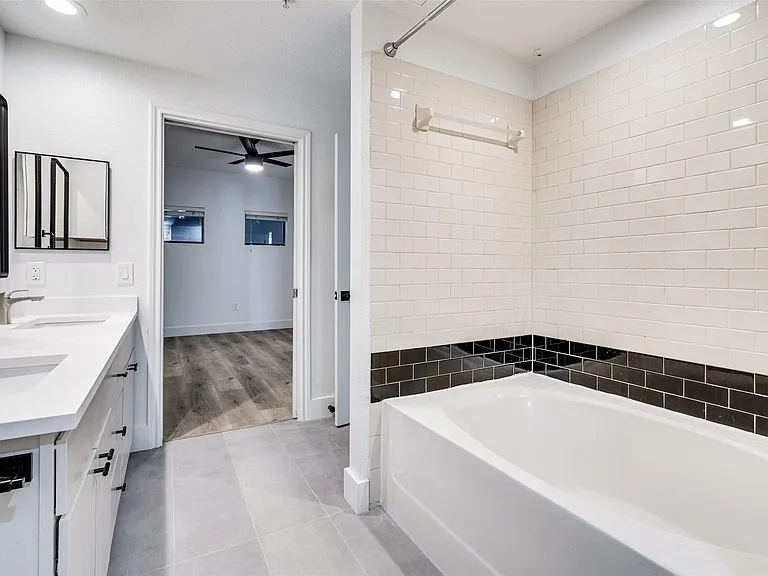 2505 San Gabriel St #600 — Photo 26