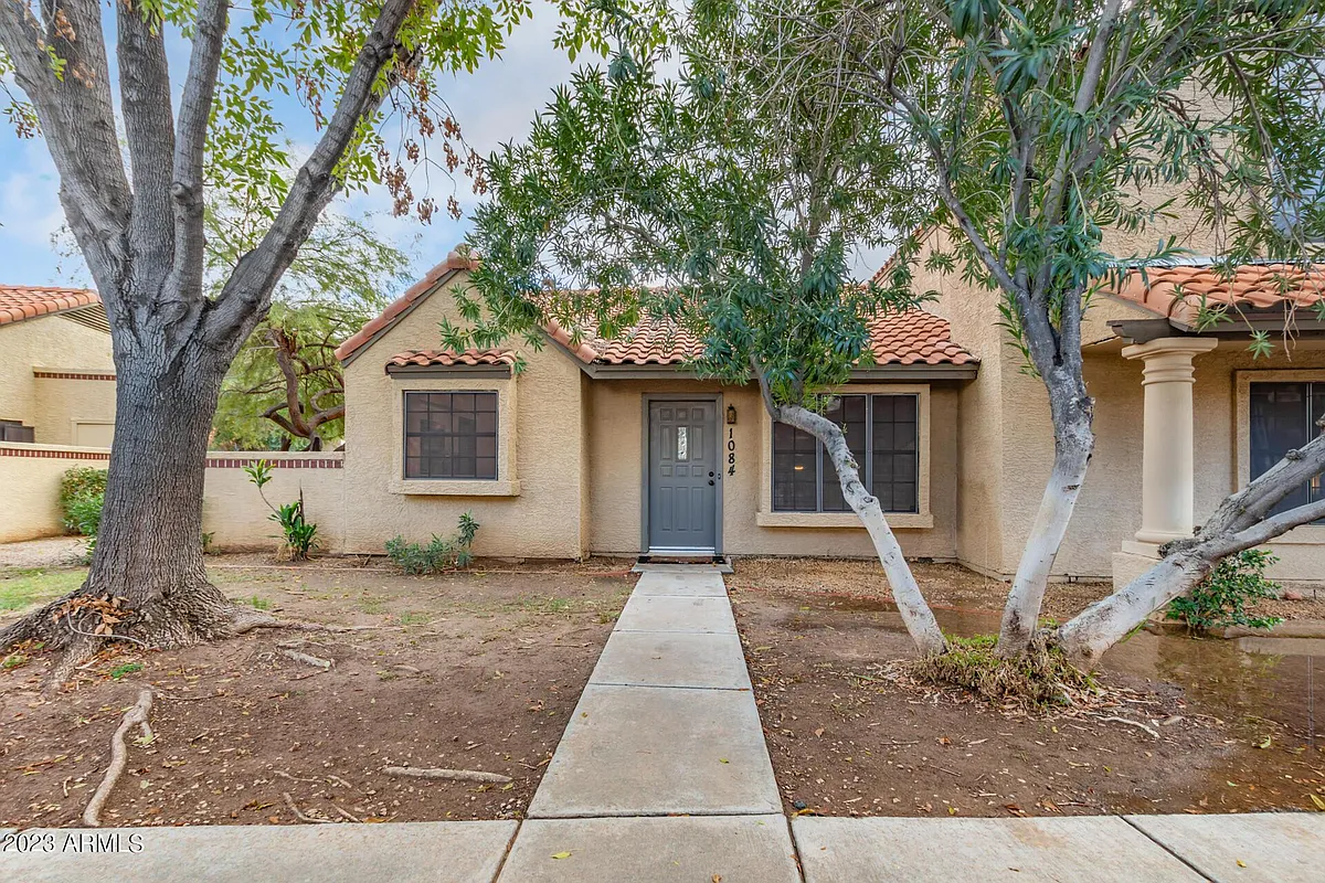 Building Photo - 5704 E Aire Libre Ave #1084