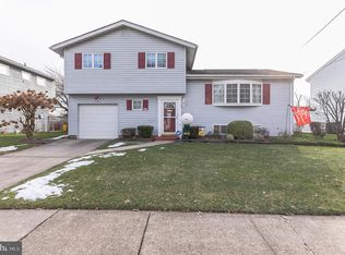 27 Mark Twain Dr, Hamilton, NJ 08690