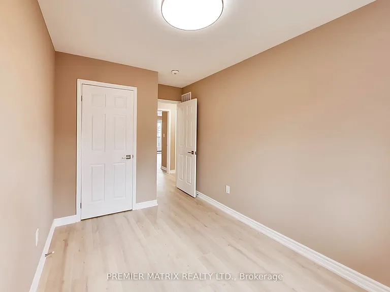 37 Shiff Cres — Photo 26
