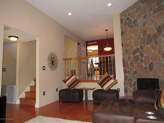 3rd image of 191 Clubhouse Dr