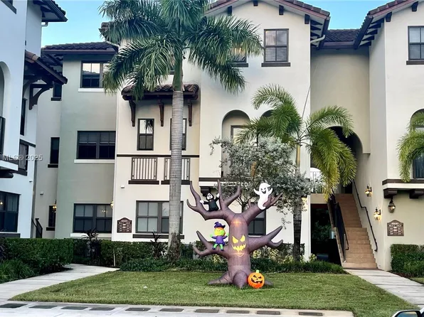 10620 NW 88th St APT 205, Doral, FL 33178