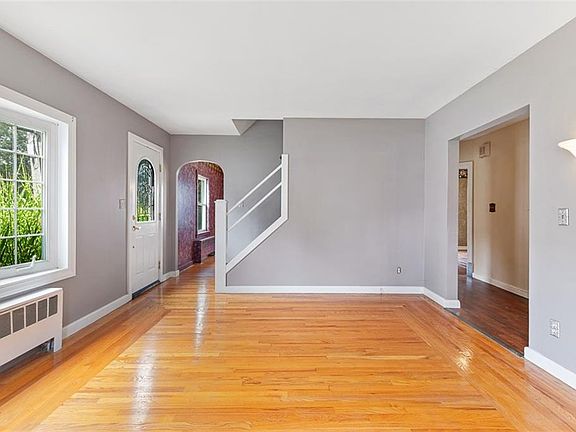 3rd image of 111 White Pkwy