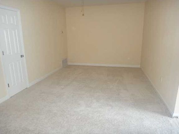 3rd image of 42 Avery Dr #42