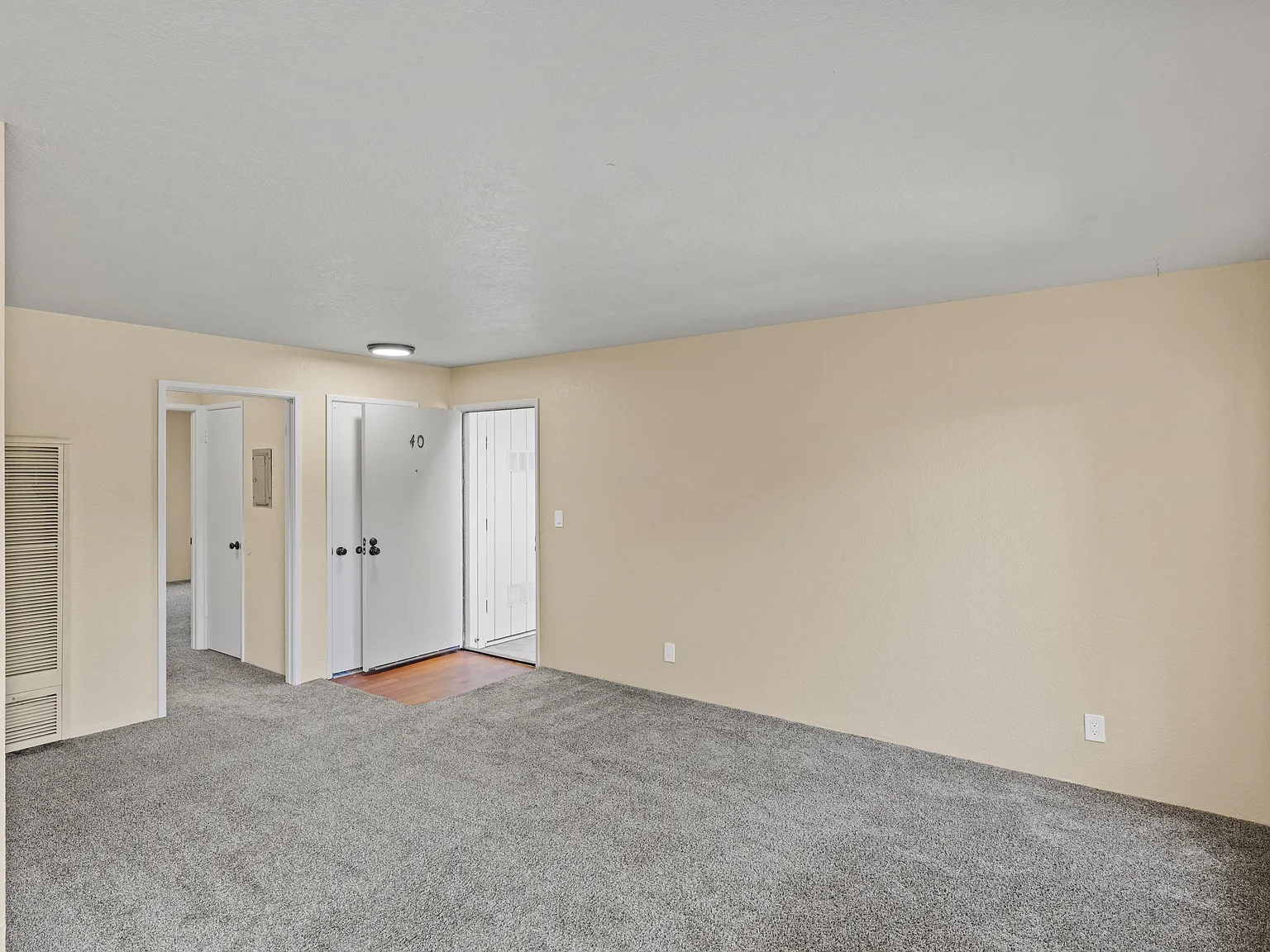 The Peppertree Apartments — Photo 4