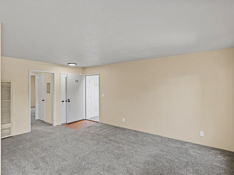 The Peppertree Apartments — Photo 22