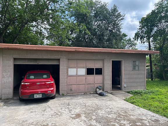 3rd image of 131 BIRCHWOOD DR