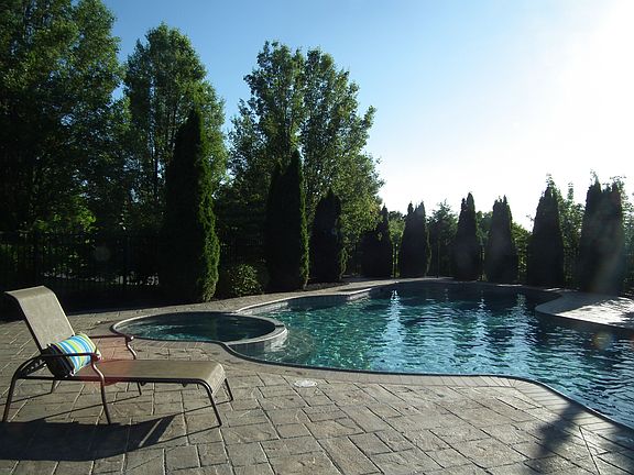 Pool View -private yard