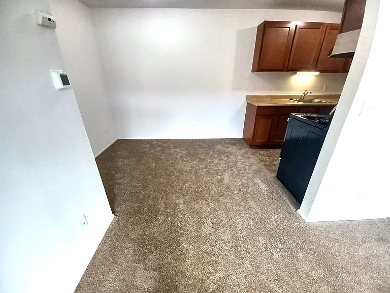 Charter Oaks Apartments — Photo 34
