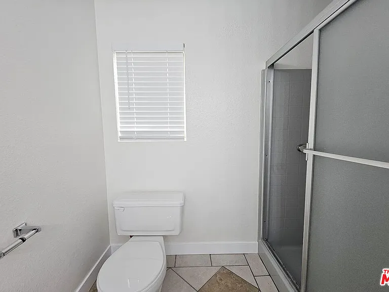 7556 Thousand Oaks Dr — Photo 25