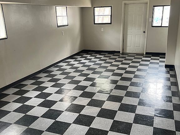 4th image of 932 McNeil St