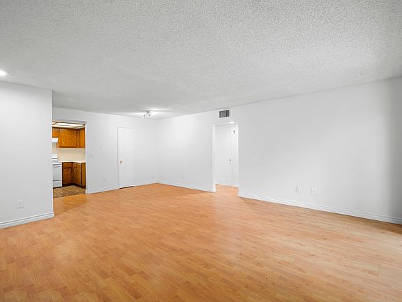 5th image of 330 Pioneer Dr APT 6