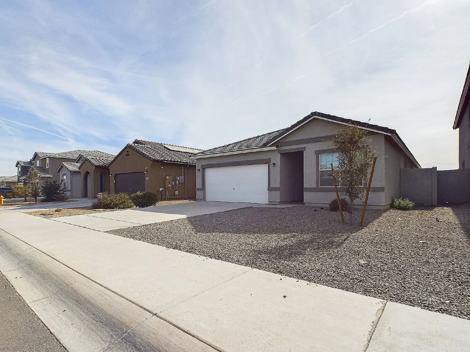4 bed, 3.0 bath, 1922 sqft, $2,000 — Photo 2