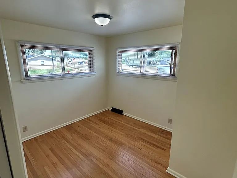 N89W15631 Cleveland Ave — Photo 5