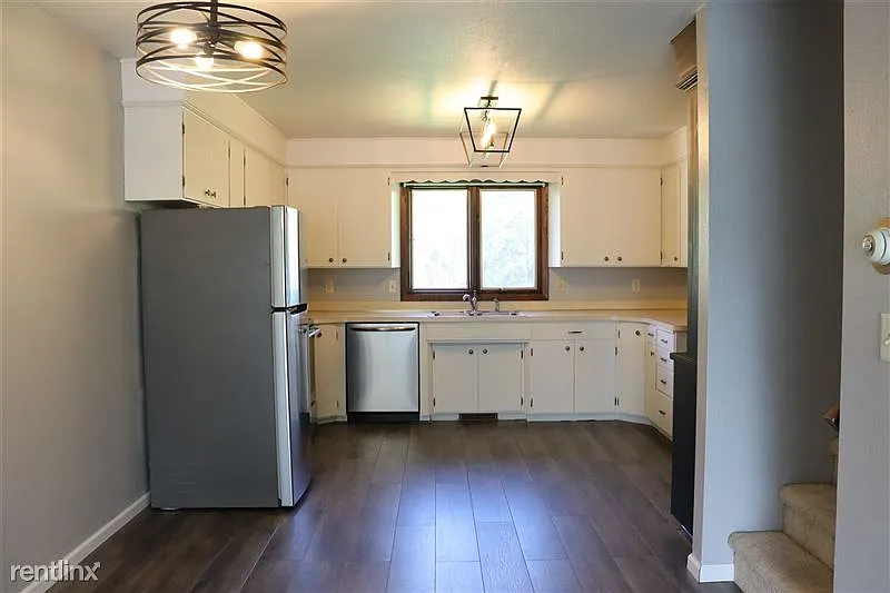 3 bed, 2.0 bath, 1700 sqft, $2,090 — Photo 4