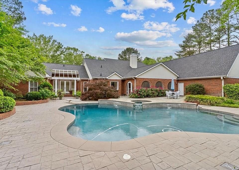 1st image of 205 Glen Eagles Dr