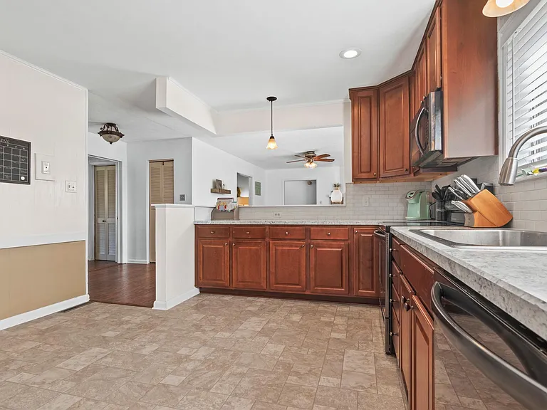 4433 John Jay Ln — Photo 8