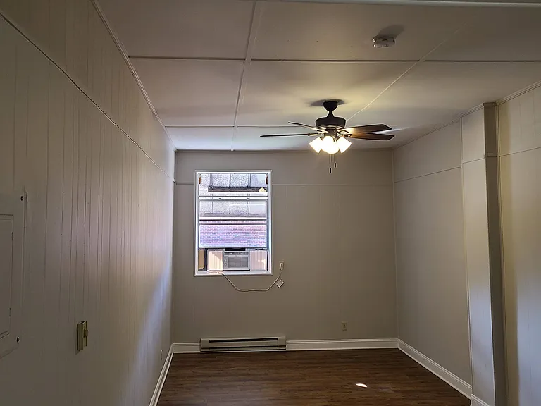 322 1/2 S Main St #4 — Photo 4