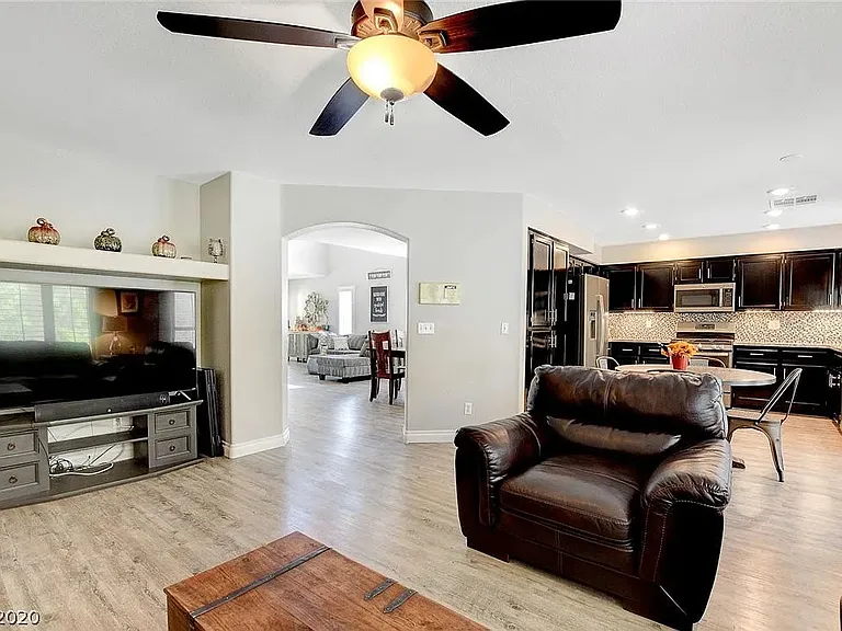 1941 Verbania Dr — Photo 10