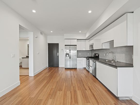 5th image of 518 N Gramercy Pl #305-R