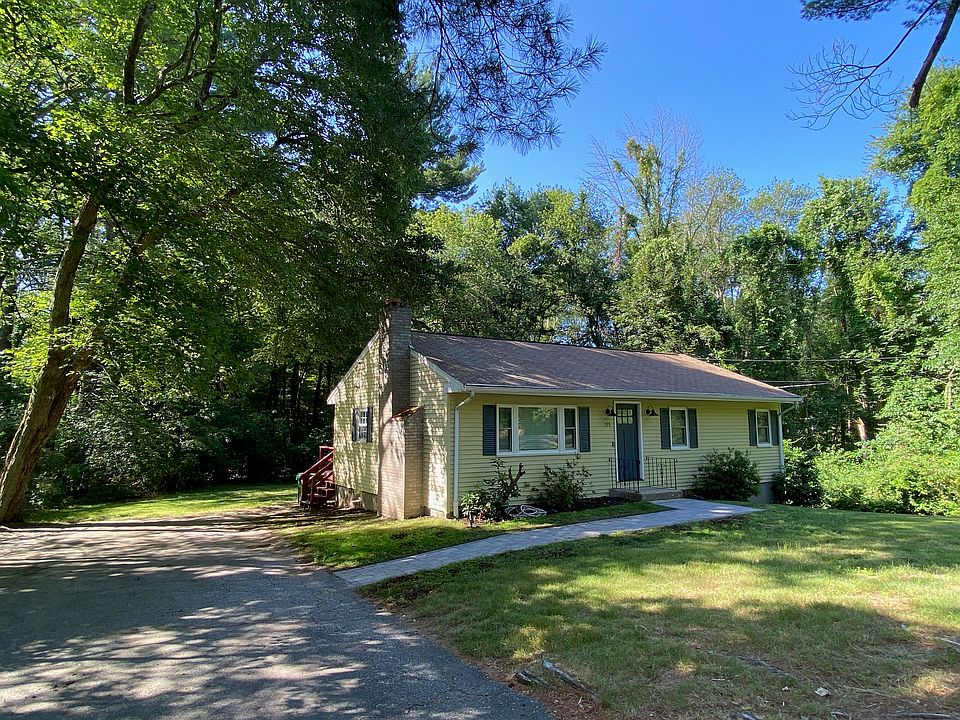 Front of house, walkway and driveway with parking for 4-6cars