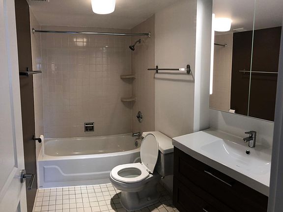 5th image of 637 E Woodland Park Ave