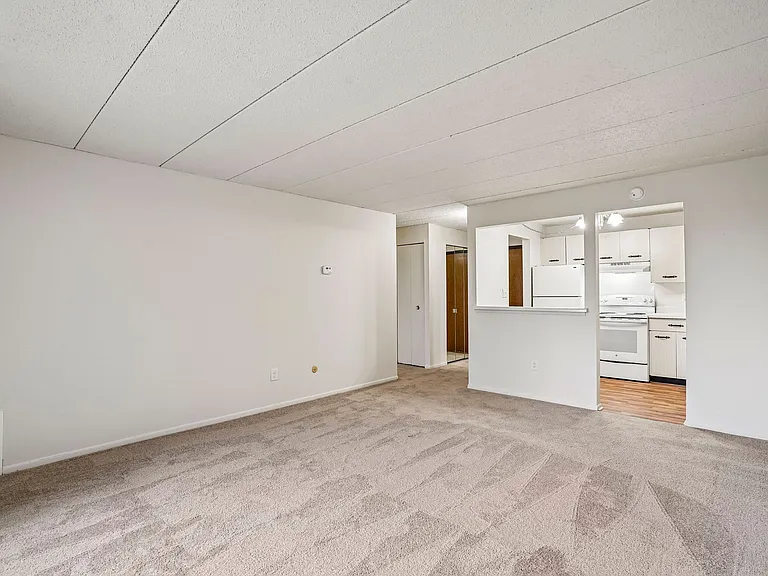 Lincoln Tower Apartments — Photo 11