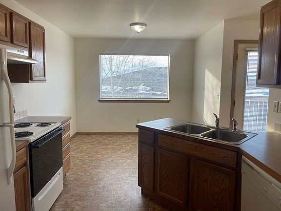 2nd image of 593 Eastmont Ave APT C