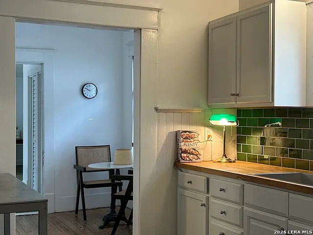 2213 N Flores St — Photo 16
