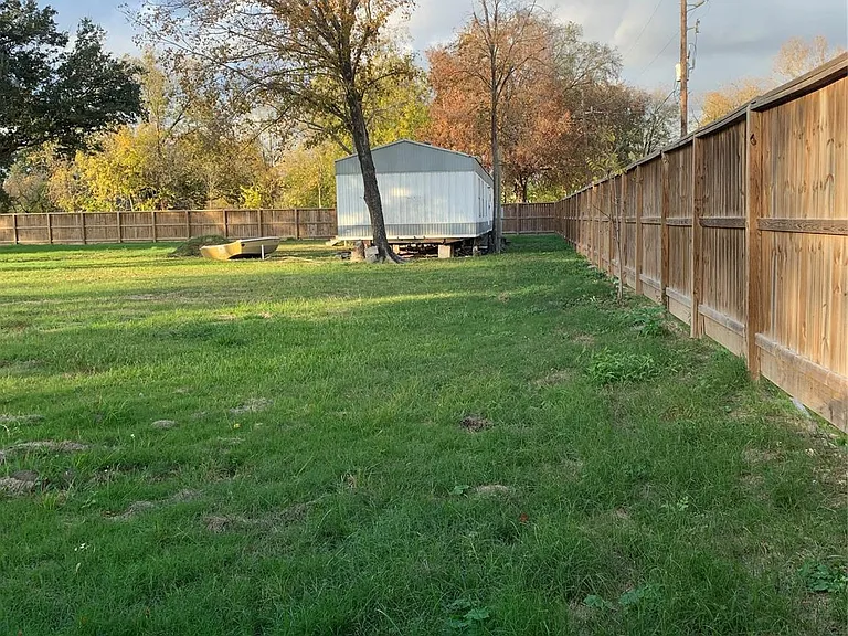 7702 Fairview St — Photo 7