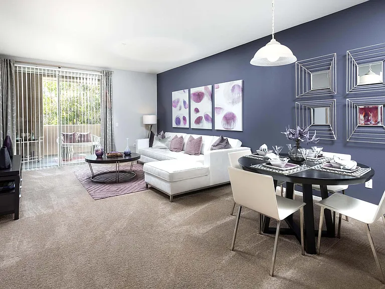 La Jolla Crossroads Apartments — Photo 36
