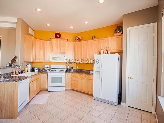3rd image of 239 Garrett Ln Unit 3